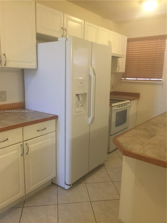 Foto del edificio - 3 bedroom in Opa Locka FL 33054