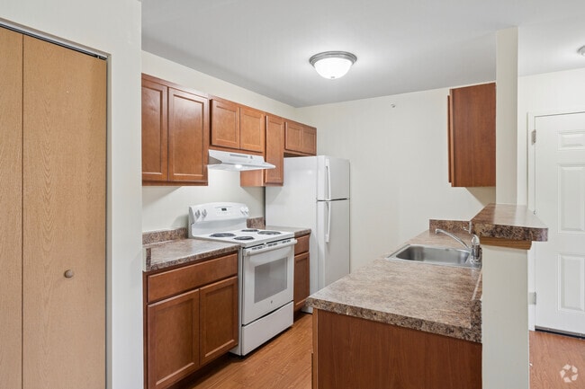 2BR, 2BA - 1,055SF - Kitchen - The Paths of Walnut Ridge