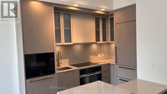Building Photo - 16 Greenbriar Rd