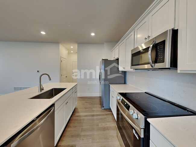 Building Photo - 312 Pne Hl Ct