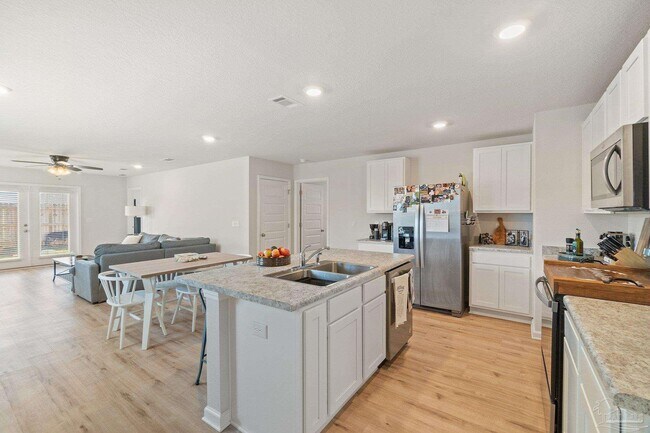 Foto del edificio - 5252 Peach Dr