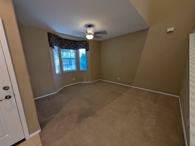 Building Photo - 753 W Bordeaux Ln