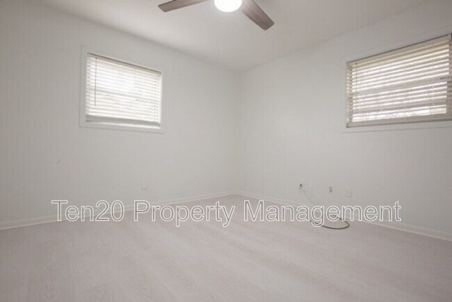 Foto del edificio - 5131 Trussell Ave