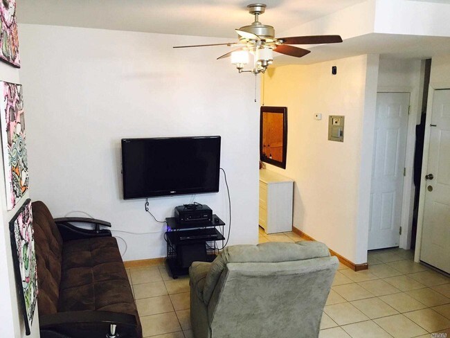 Building Photo - 134-17 Sitka St