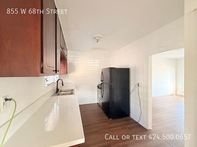 Foto del edificio - 855 W 68th St