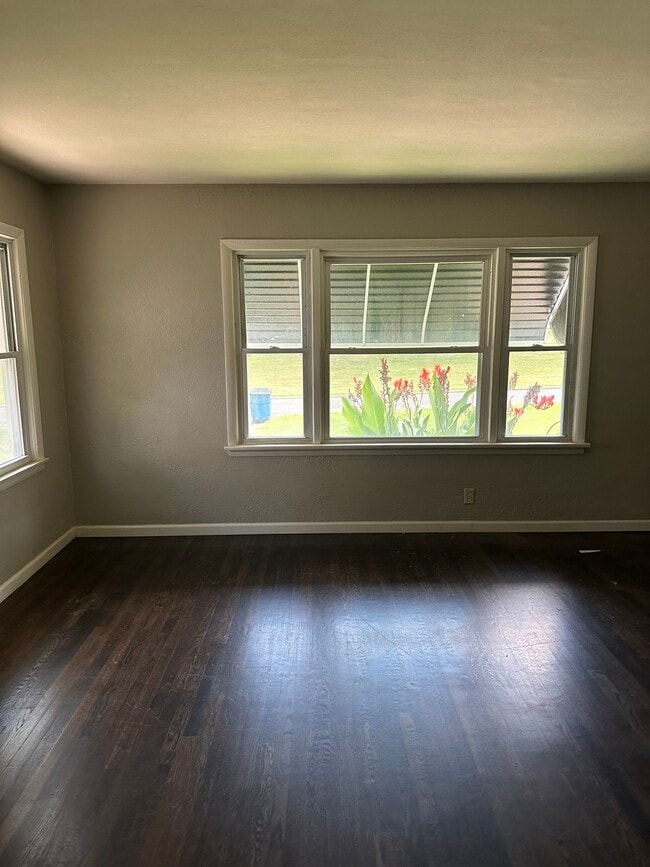 Building Photo - 9819 Eastbrook Dr