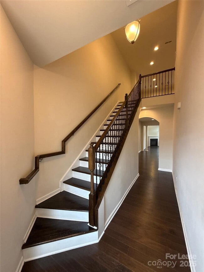 Building Photo - 11060 Discovery Dr NW