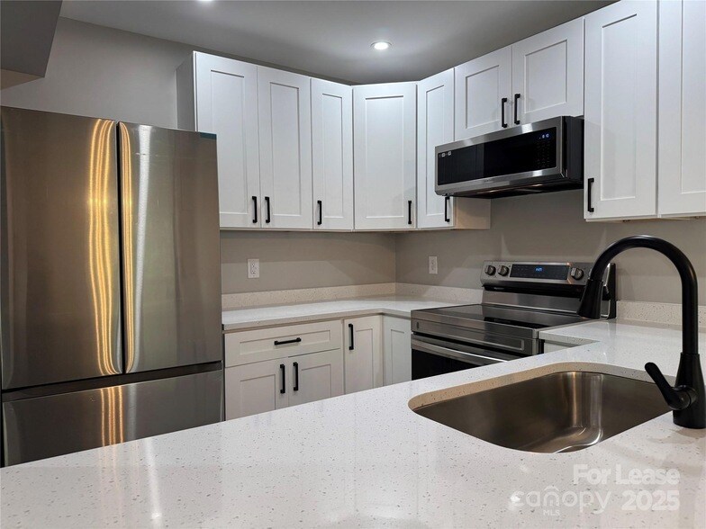 Foto principal - 1847 J Julian Ln