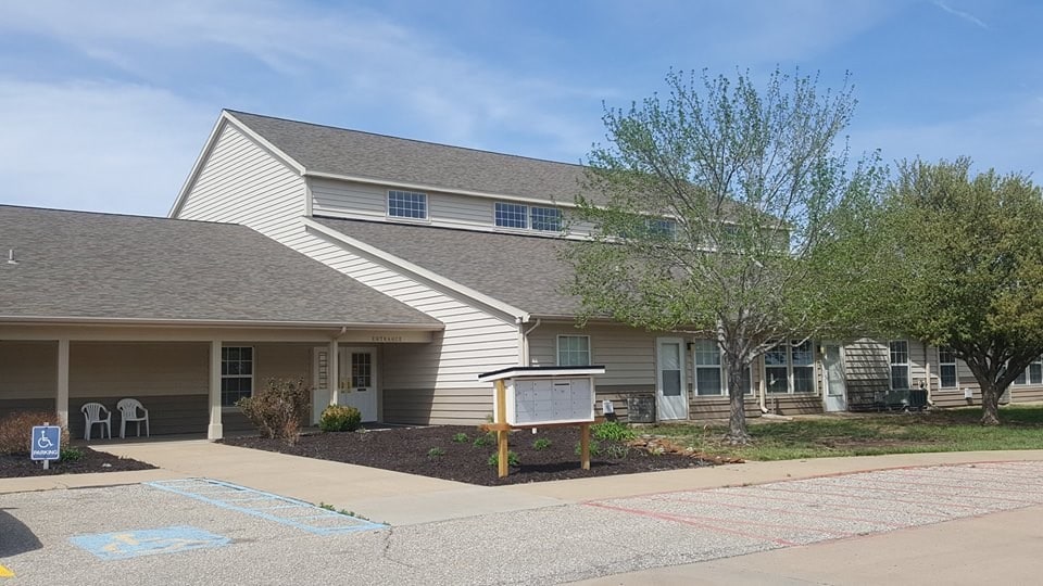 Prairie View Apartments - 1170 KS-14