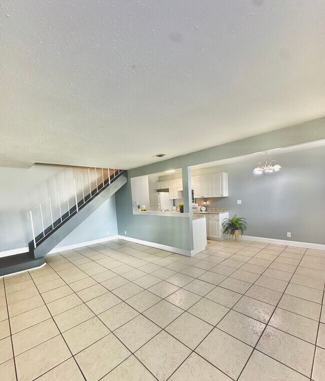 Foto del edificio - Now Leasing: 2-Bedroom Home with Garage & ...