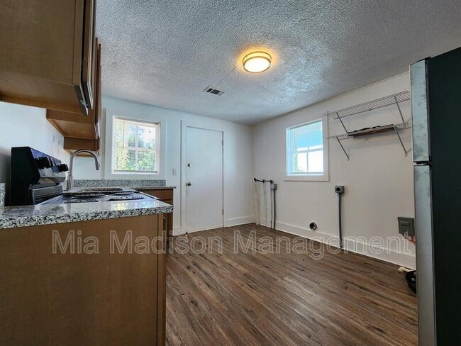 Foto del edificio - 1206 Murphy Ave