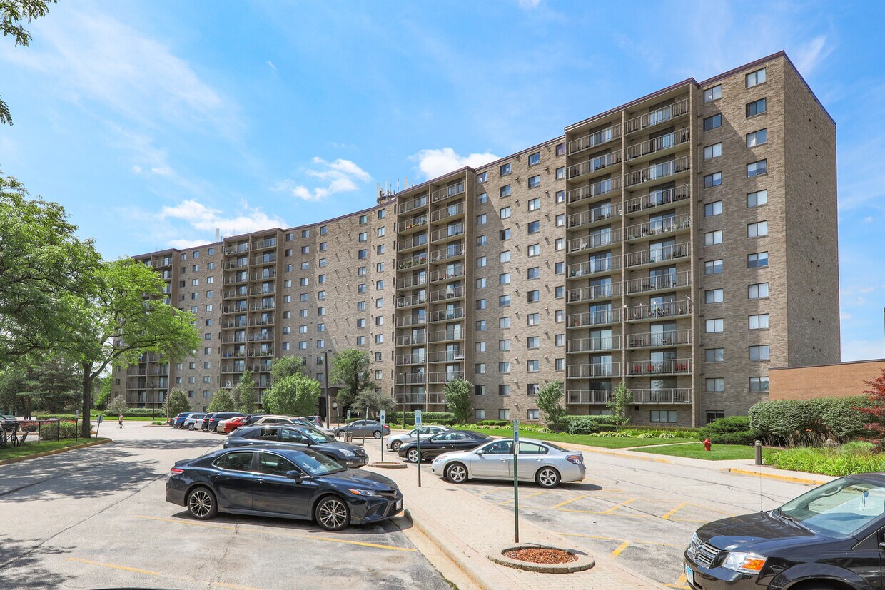 6340 Americana Dr Unit 512, Willowbrook, IL 60527 Condo for Rent in