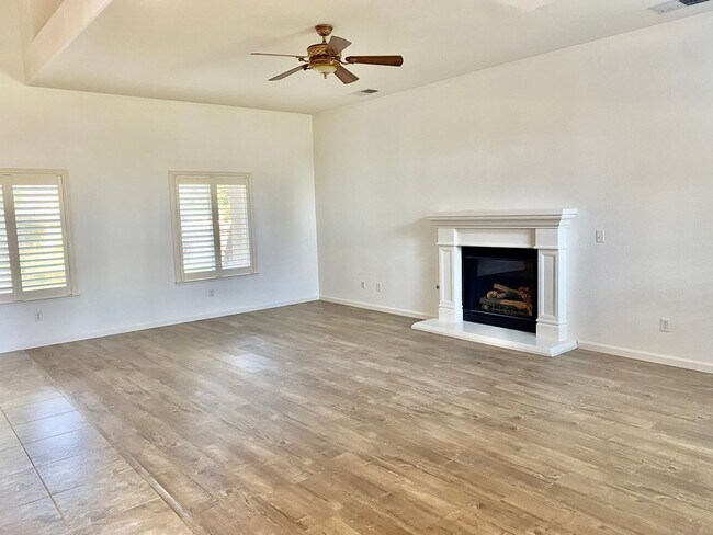 Building Photo - 4 br, 3 bath House - 1021 E Sarazen Ave