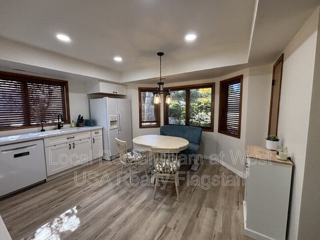 Foto del edificio - 2340 N Plateau Dr