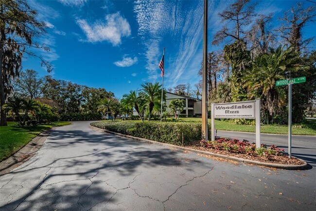 Foto del edificio - 270 Woodlake Wynde