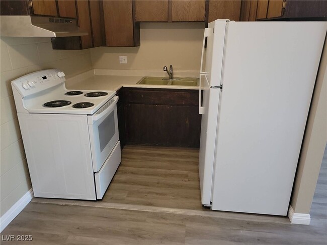Building Photo - 625 S Royal Crest Cir