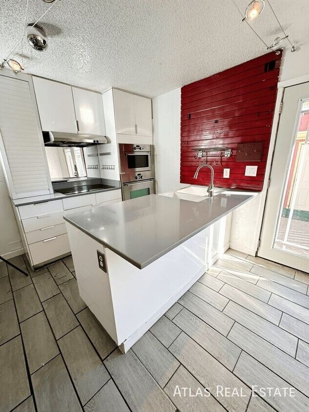 Foto principal - 218 W Rockrimmon Blvd