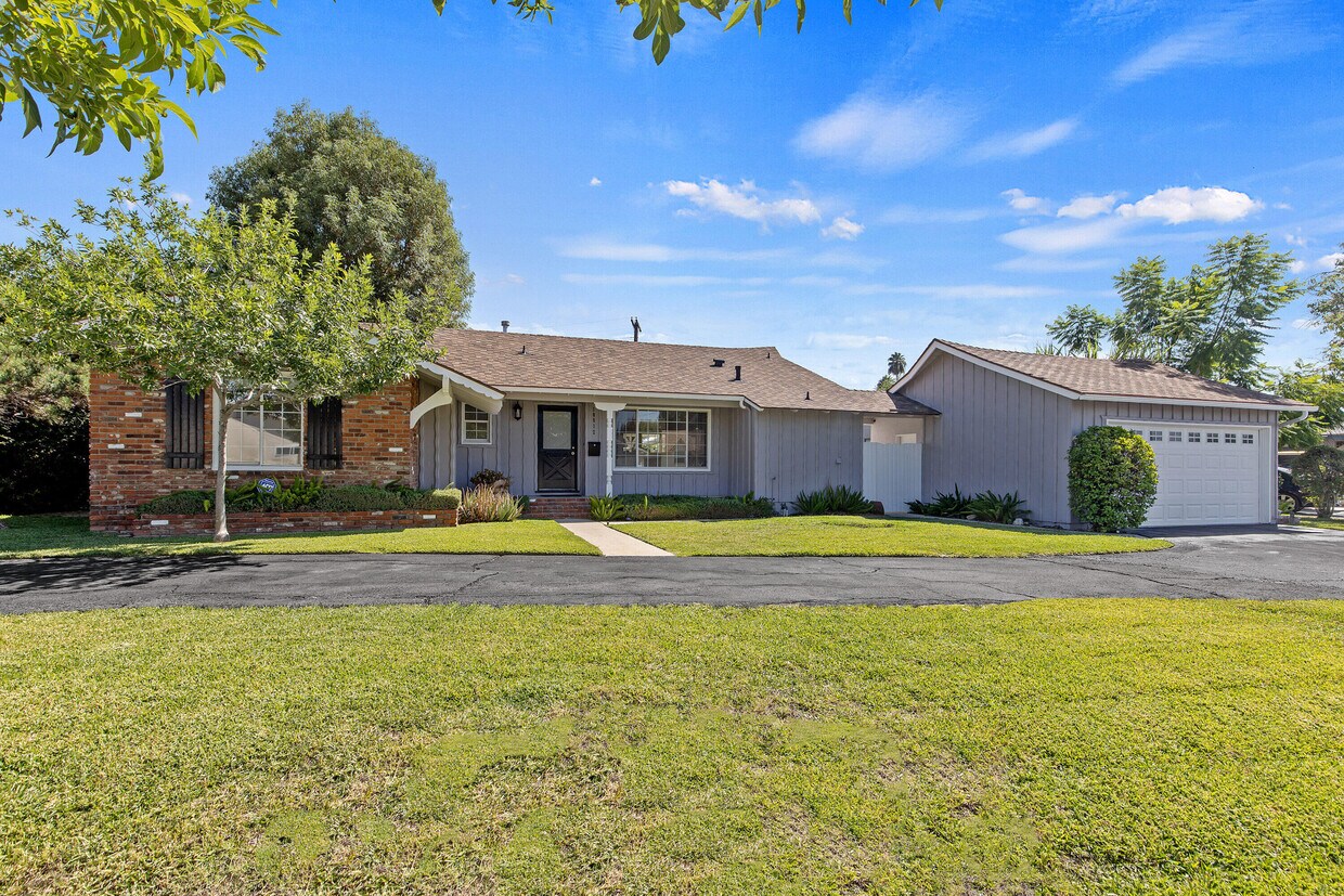 Foto principal - 10612 Monogram Ave