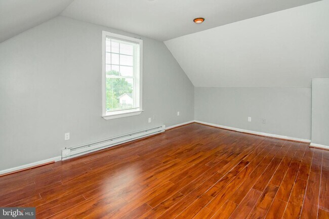 Building Photo - 724 S Camp Meade Rd