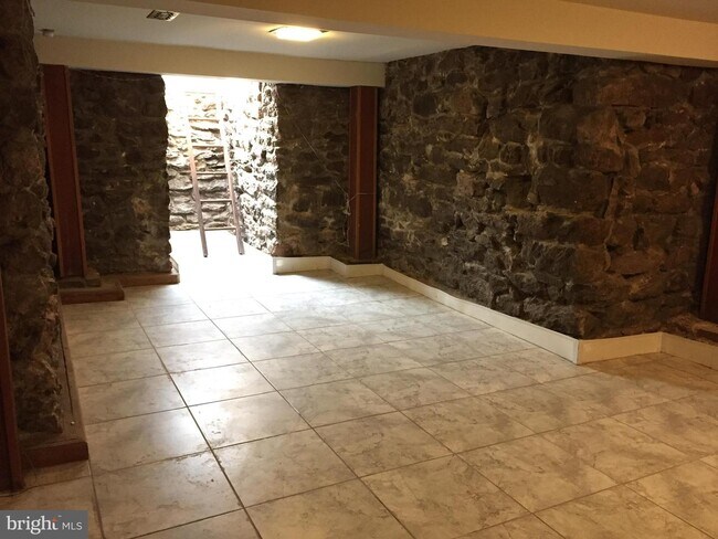 Building Photo - 529 Dunkirk Rd