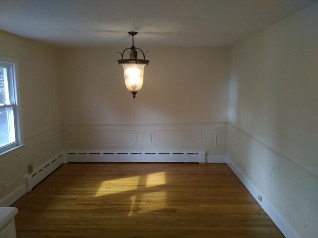 Building Photo - 265 Strawtown Rd