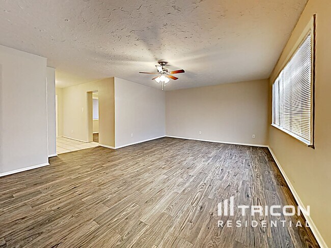 Foto del edificio - 5712 N 63rd Dr