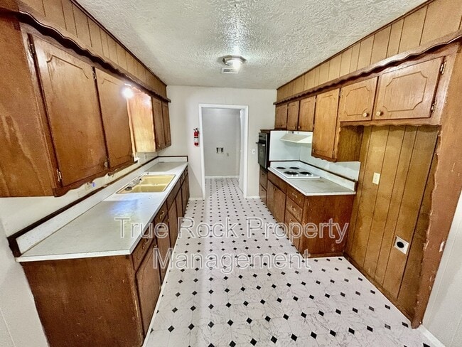 Building Photo - 407 N Ash Ave