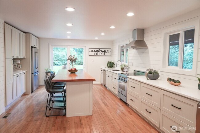 Building Photo - Spacious Country Home on Nearly 2 Acres!