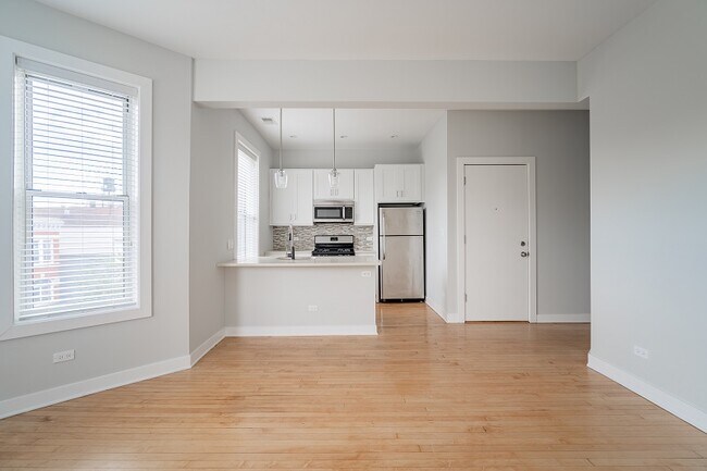Foto del edificio - 1037 W Diversey Pkwy