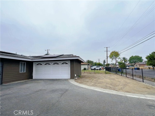 Foto del edificio - 9228 Oleander Ave