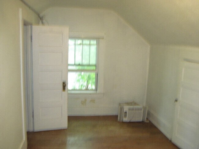 Building Photo - 1041 N 31st St