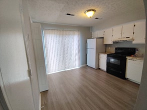 Building Photo - 25 Fonda Dr