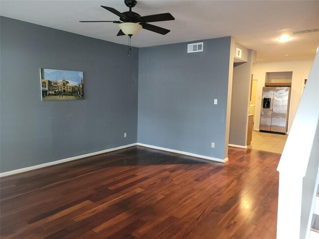 Building Photo - 940 Wycliffe Dr