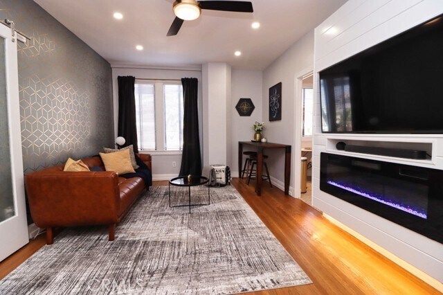 Foto del edificio - 315 W 3rd St