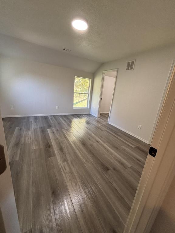 Foto del edificio - 10524 Farm Rd 2180