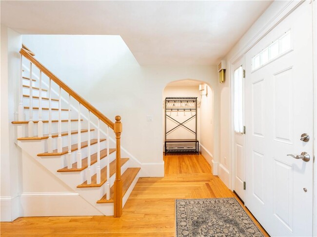 Building Photo - 573 Wolcott Ave