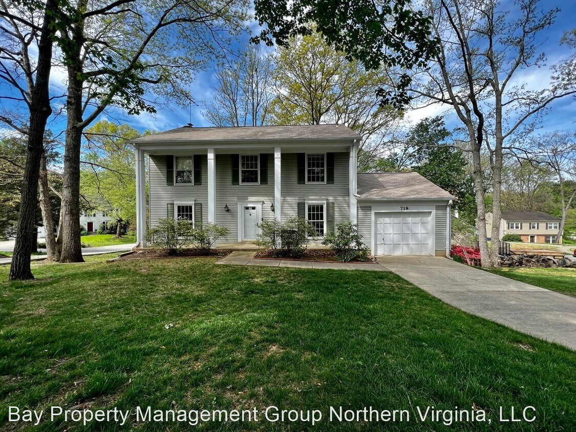 Primary Photo - 3 br, 2.5 bath House - 718 UPHAM PL