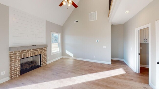 Foto del edificio - Pet Friendly Home For Rent with Large Bonu...