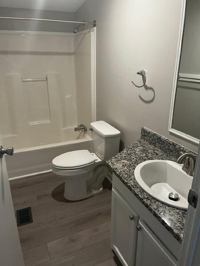 Foto del edificio - 4 Bedrooms 3 Bath