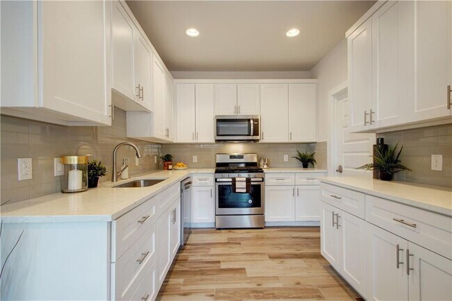 Building Photo - 1117 Brookswood Ave