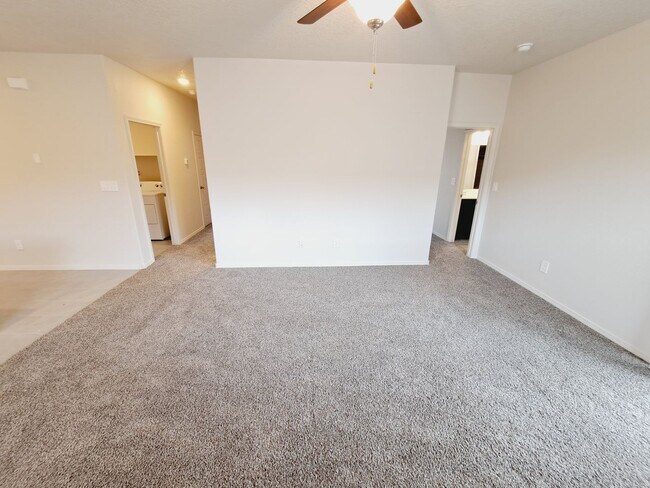 Foto del edificio - Beautiful 3 Bedroom 2 Bathroom located in Huning Ranch