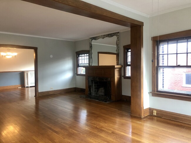 Building Photo - 422 S Scoville Ave