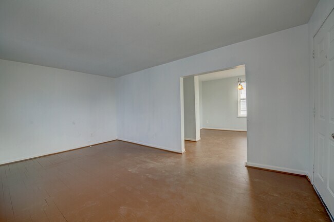 Foto del edificio - 6136 Jackson Ave