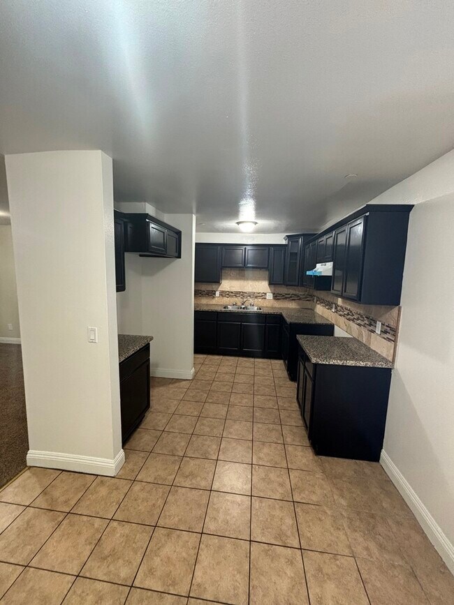 Building Photo - 836 W 76th St