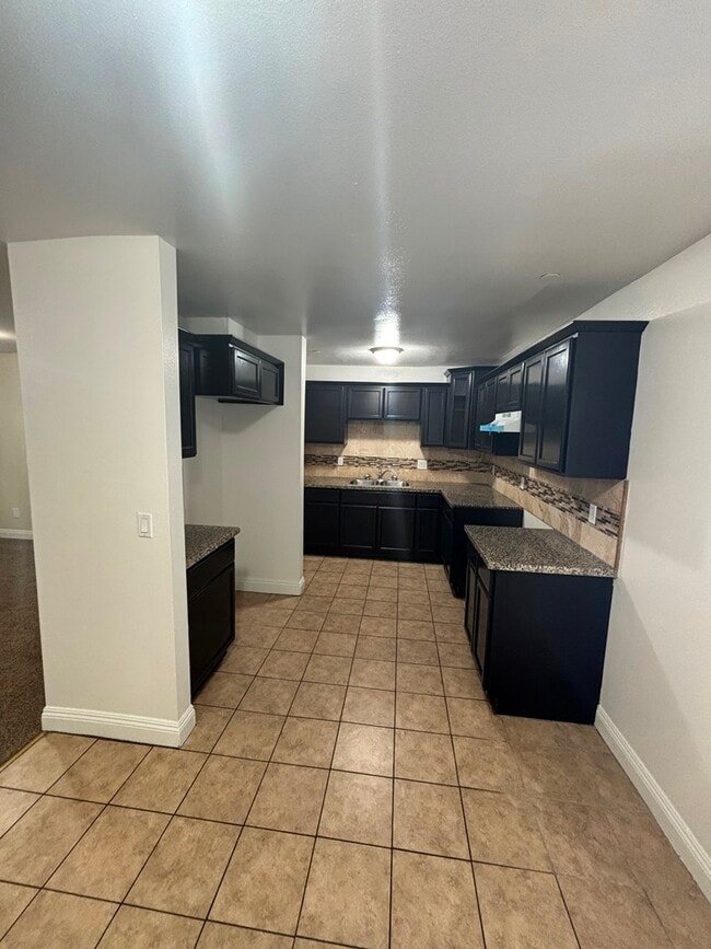 Foto del edificio - 836 W 76th St