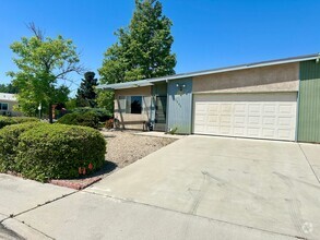 Building Photo - 1747 Kings Dr