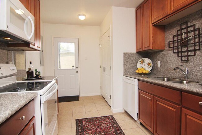 Foto del edificio - 6832 Bellgreen Dr