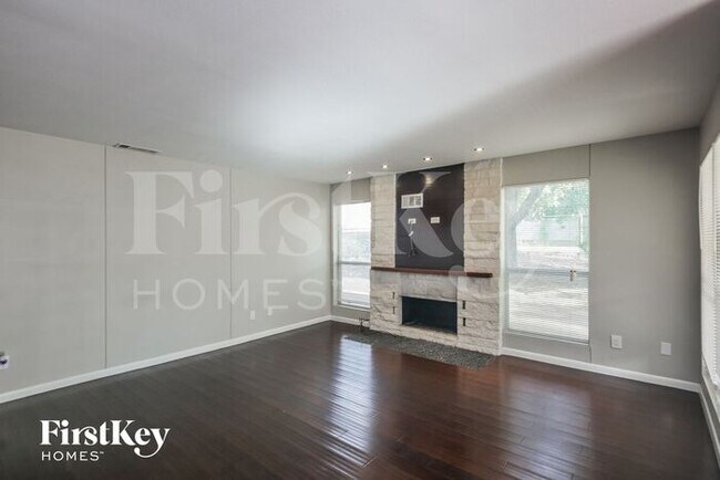 Foto del edificio - 2716 Glenwood Ct