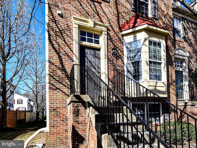 Building Photo - 1700 Spanish Oak Ln