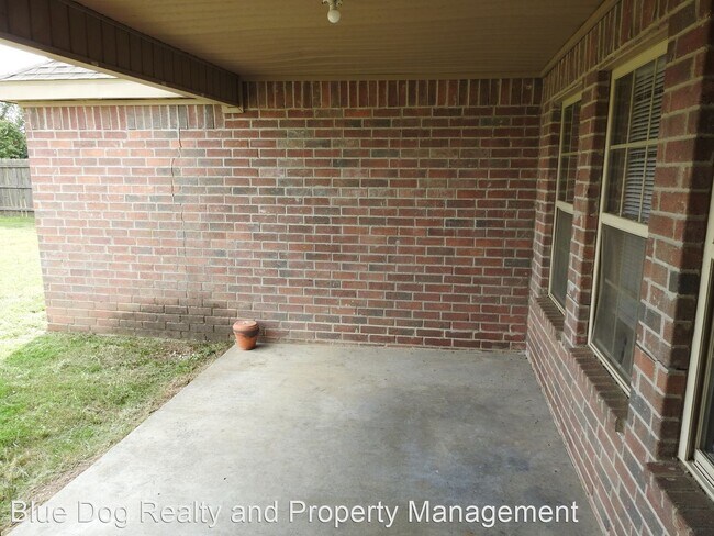 Building Photo - 4 br, 2 bath House - 1210 Kensington Drive